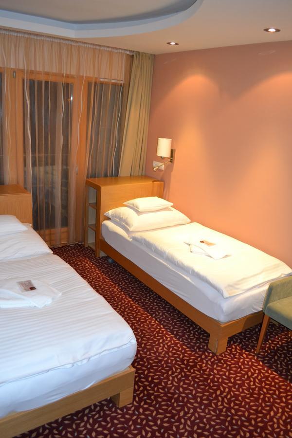 Debreceni Postas Udulo Hotel Buitenkant foto