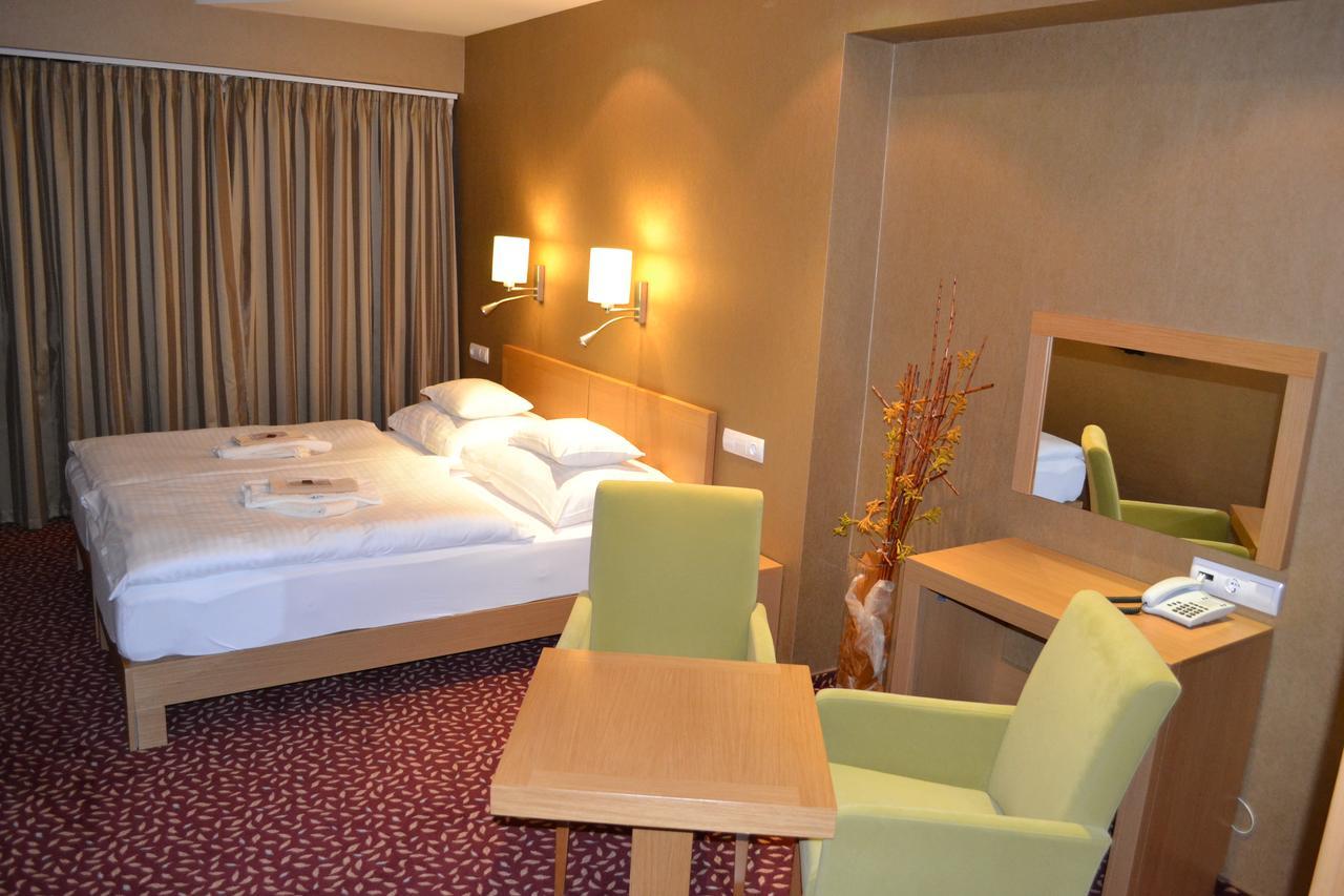 Debreceni Postas Udulo Hotel Buitenkant foto