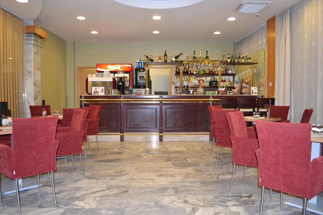 Debreceni Postas Udulo Hotel Buitenkant foto