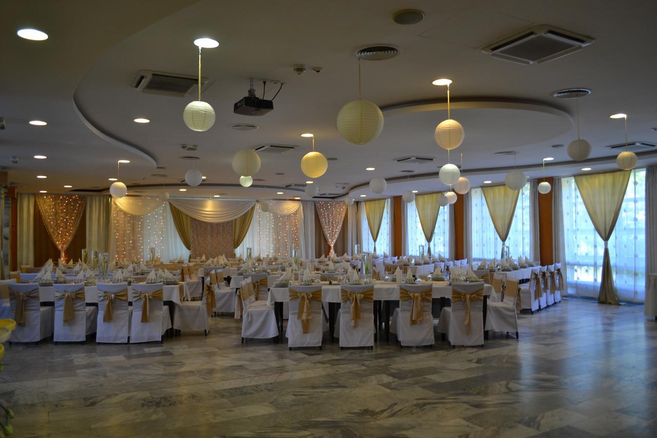 Debreceni Postas Udulo Hotel Buitenkant foto