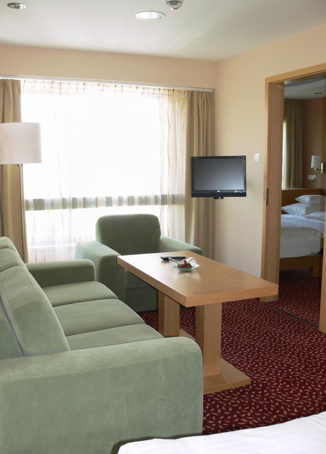 Debreceni Postas Udulo Hotel Buitenkant foto