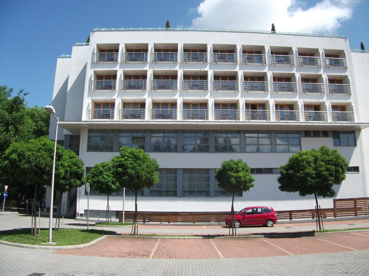 Debreceni Postas Udulo Hotel Buitenkant foto